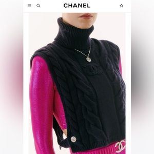 Gorgeous 𝒞ℋ𝒜𝒩ℰℒ COCO NEIGE 23/24 collection cashmere pullover/ vest 🤩🔥♥️